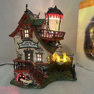 2004 DEPT DEPARTMENT 56 Halloween Village WITCH’S BREW PUB Light Up House